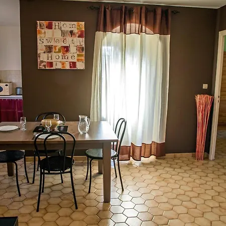 מלון Les Persedes Lavilledieu (Ardeche)