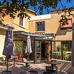 Les Persedes Hotel 2*