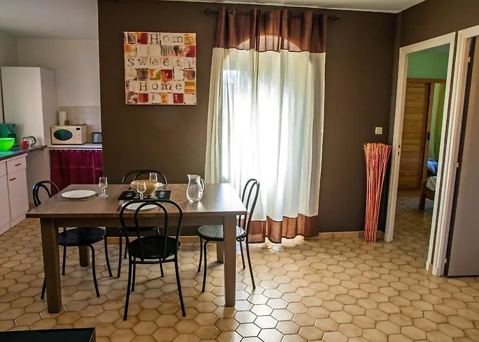 Hotel Les Persèdes Lavilledieu (Ardeche)
